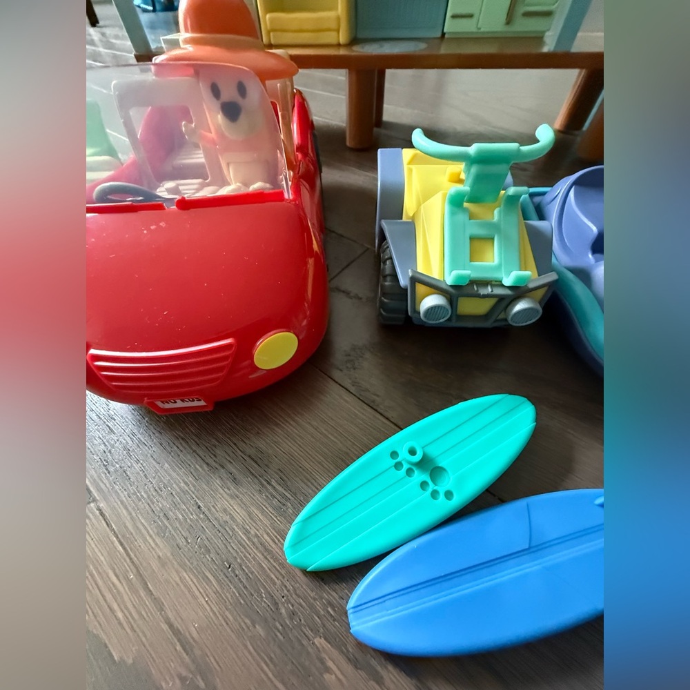 Bluey Beach House Playset w/Figures beach convertible car jet ski four wheeler - Picture 5 of 16